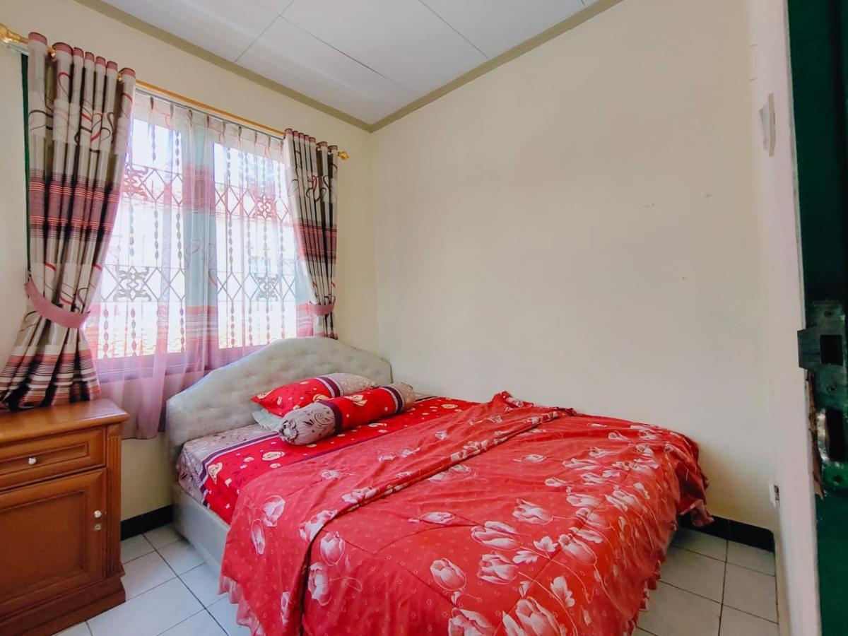 Villa Semesta Cikundul Екстериор снимка