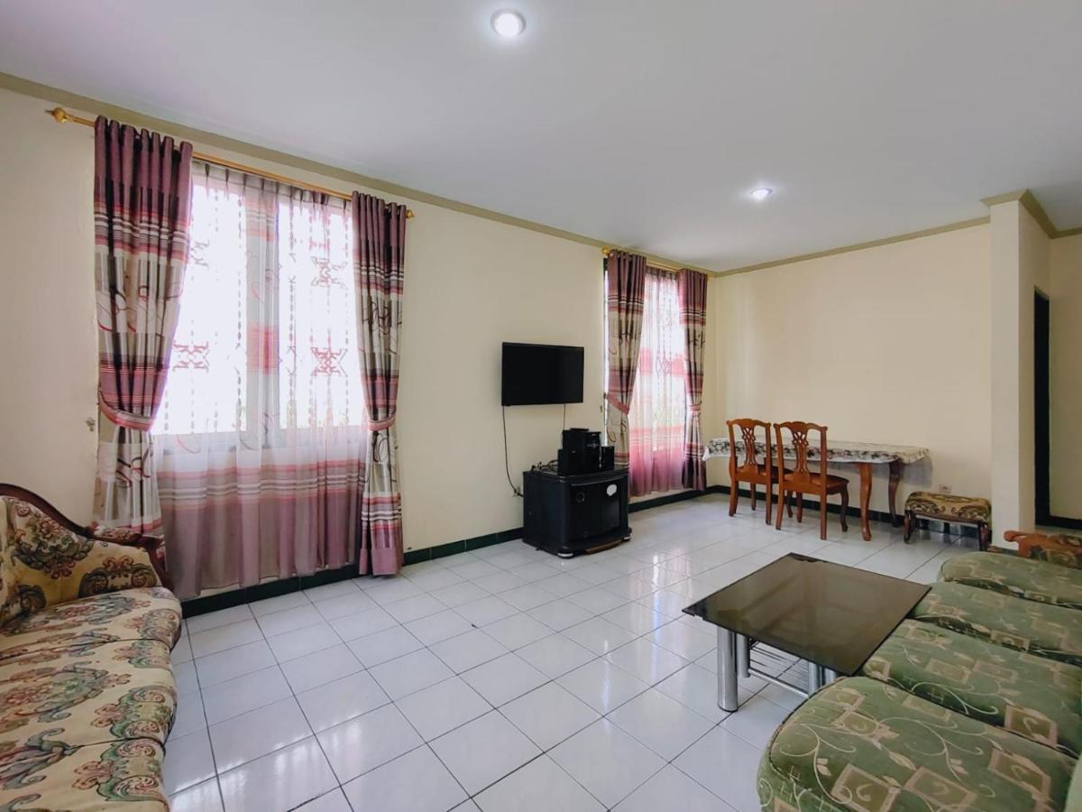 Villa Semesta Cikundul Екстериор снимка