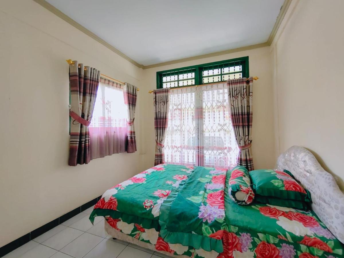 Villa Semesta Cikundul Екстериор снимка