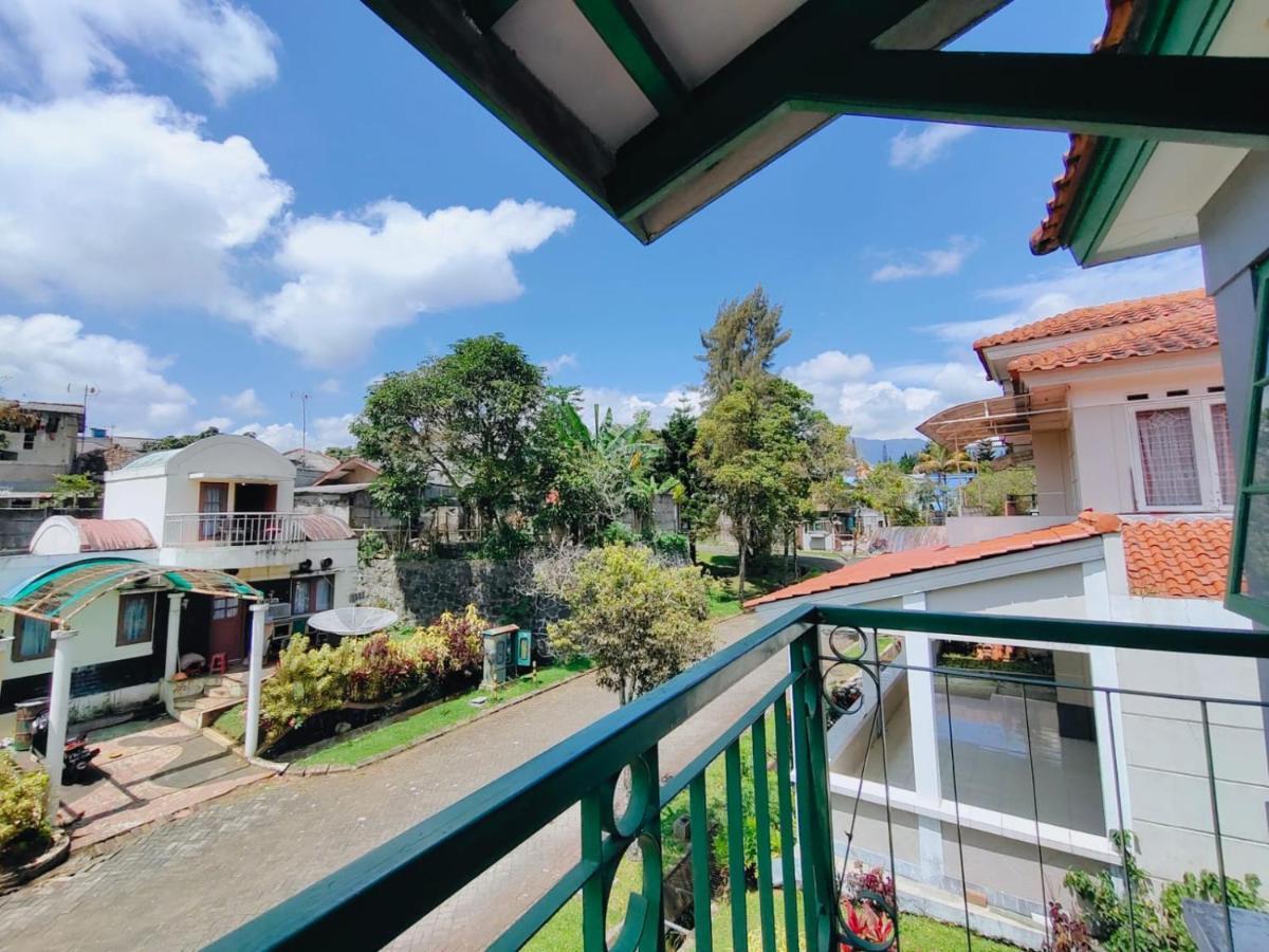 Villa Semesta Cikundul Екстериор снимка