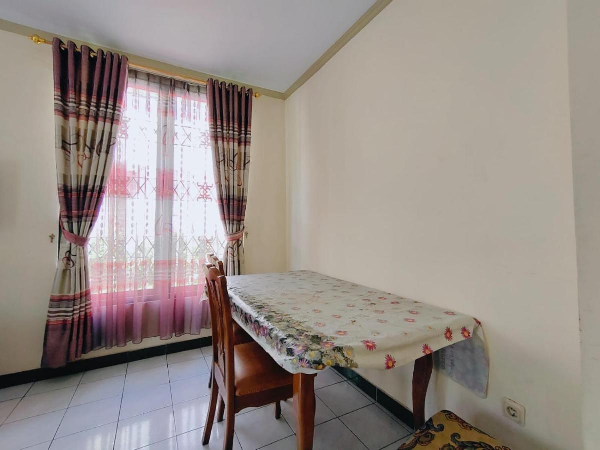 Villa Semesta Cikundul Екстериор снимка